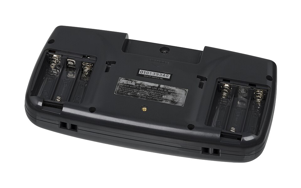 Sega Game Gear — layar warna backlit, tapi baterai cuma 3-5 jam